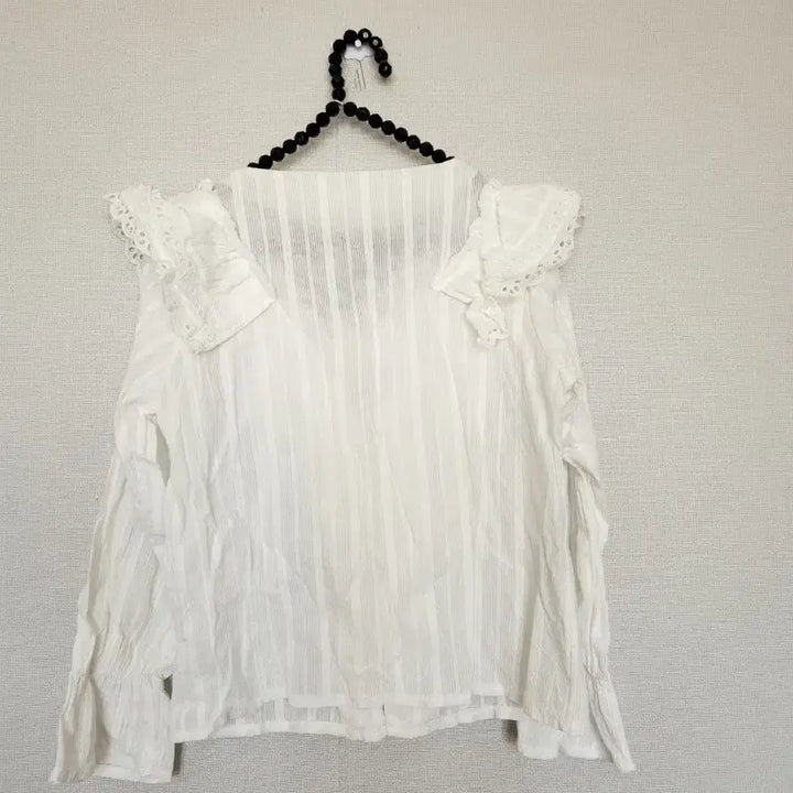 [BUNJANG] Hon Vi Ge Frill Blouse White / Hon Vi Ge 프릴 블라우스 화이트