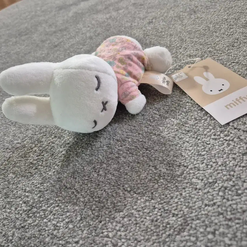 [BUNJANG] Miffy Flower Pattern Plush Doll / 미피 꽃무늬 인형 새상품