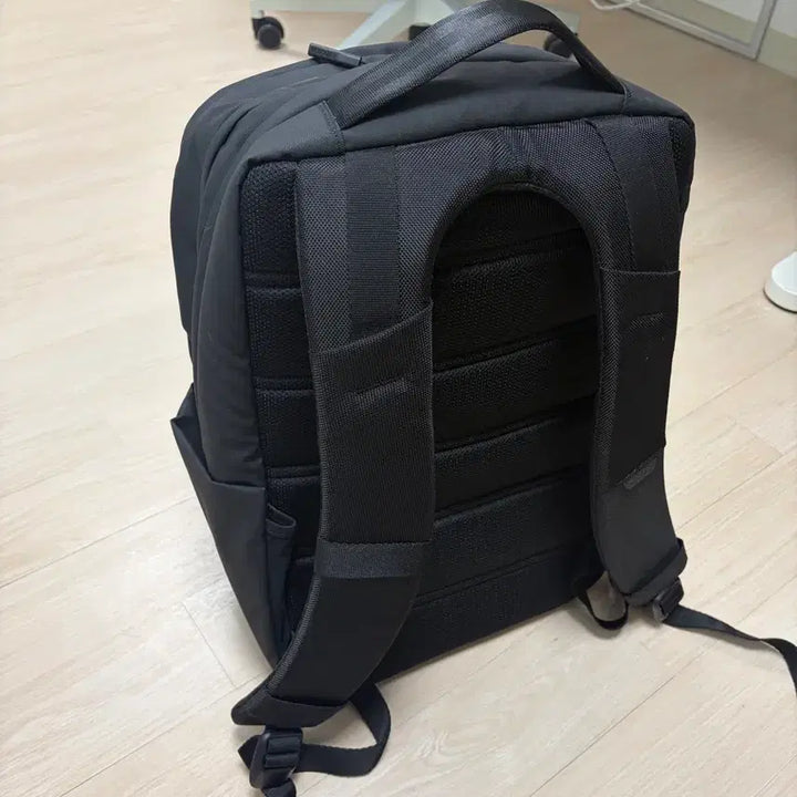 [BUNJANG] Incase City Backpack 1680D Black (Unused) / 인케이스 시티 백팩 1680D 블랙 (미사용)