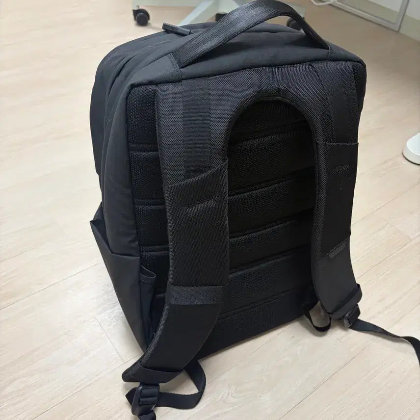 [BUNJANG] Incase City Backpack 1680D Black (Unused) / 인케이스 시티 백팩 1680D 블랙 (미사용)