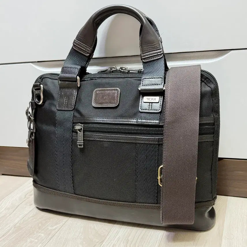 [BUNJANG] Tumi Alpha Bravo Earle Compact Brief (222610HK2) Nylon &amp; Leather Bag / 투미(TUMI) 알파 브라보 얼 콤팩트 브리프(222610HK2)
