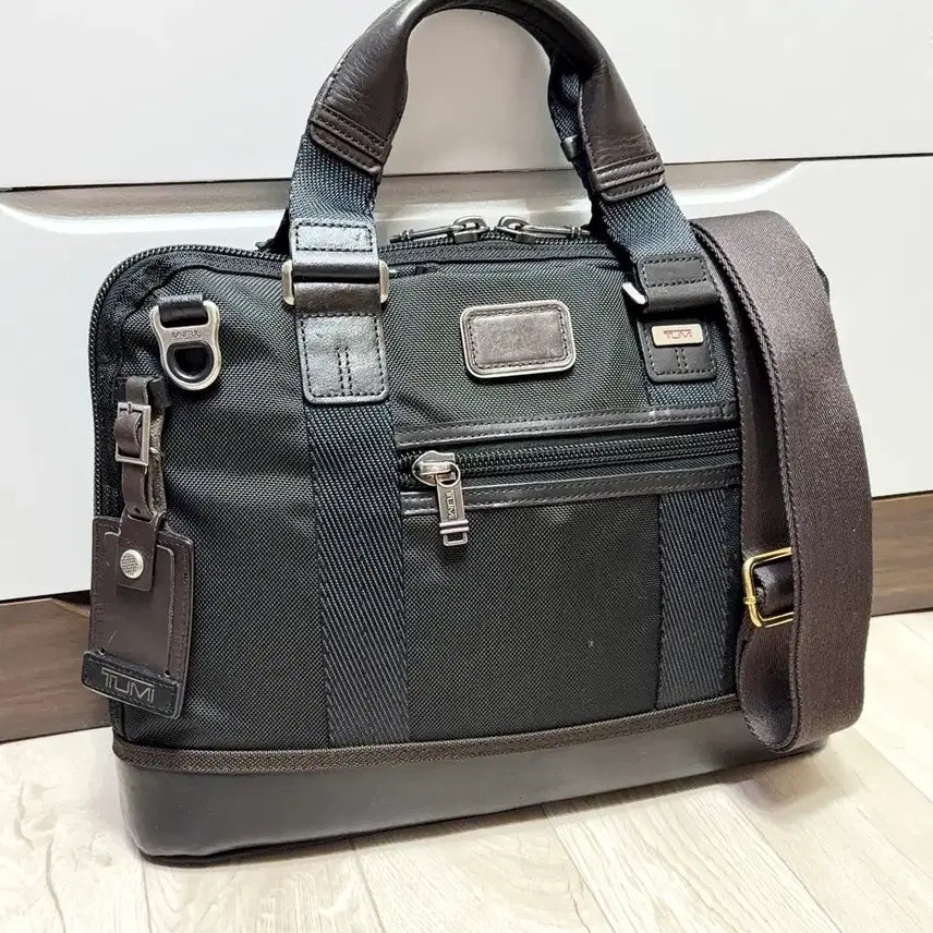 [BUNJANG] Tumi Alpha Bravo Earle Compact Brief (222610HK2) Nylon &amp; Leather Bag / 투미(TUMI) 알파 브라보 얼 콤팩트 브리프(222610HK2)