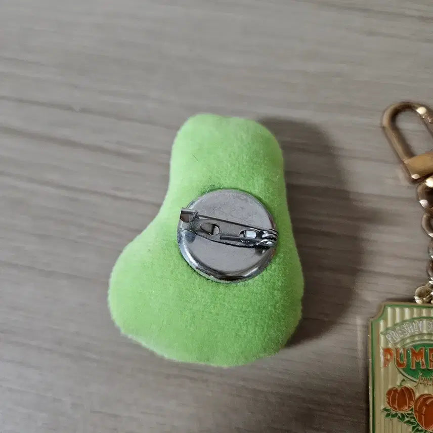 [BUNJANG] Avocado Brooch, Pumpkin Keychain, and Lettering Strap Set / [새상품] 아보카도 브로치 호박 키링 레터링 스트랩 세트