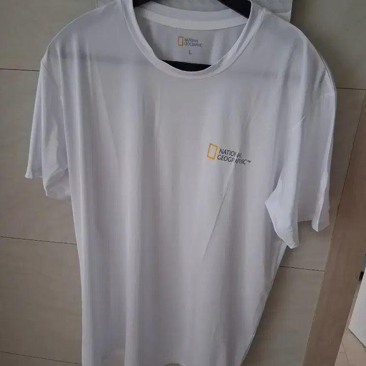 [BUNJANG] National Geographic Short Sleeve T-Shirt (Size L) / 내셔널지오그래픽  반팔  L 새상품