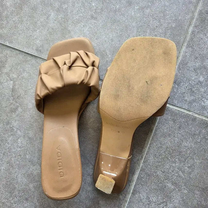 [BUNJANG] Soft Wrinkle Detail Sandals Slippers / 샌듵