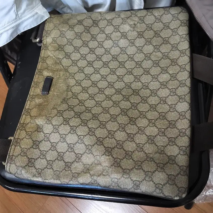 [BUNJANG] Gucci GG Pattern Crossbody Bag Brown / 구찌 GG패턴 크로스백 브라운