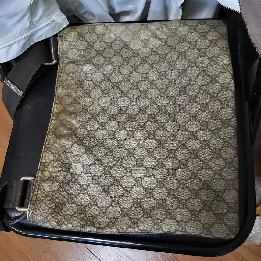 [BUNJANG] Gucci GG Pattern Crossbody Bag Brown / 구찌 GG패턴 크로스백 브라운