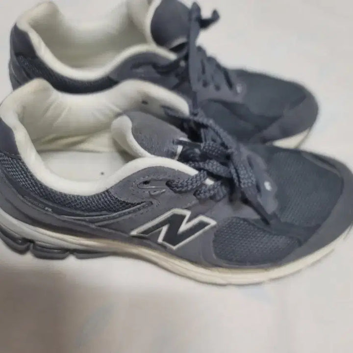 [SOLD OUT] 뉴발란스 2002R 그레이 운동화 260