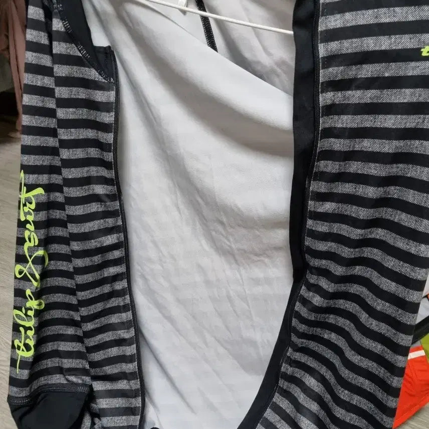 [BUNJANG] Striped Zip-Up Outerwear Black / 줄무늬 집업 겉옷 블랙 85,90