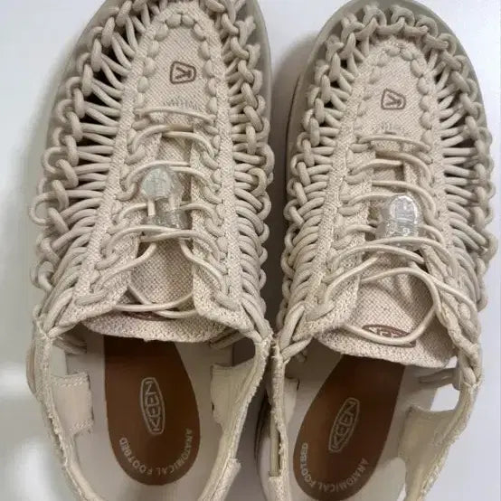 [BUNJANG] Kin Ivory Summer Sandals 265 / 킨 아이보리 여름 샌달 265 두번 신어 새거같아요