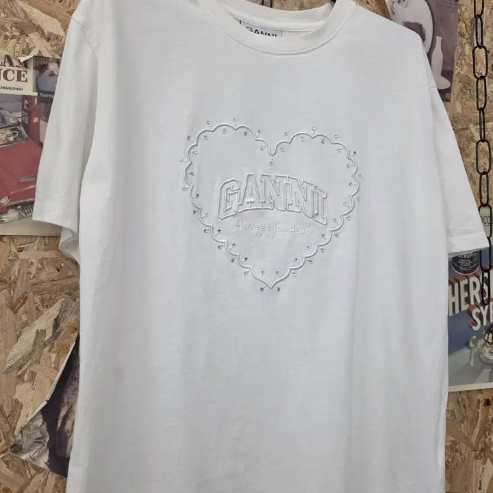 [BUNJANG] GANNI Heart Cubic Embroidery Short Sleeve T-Shirt / 가니 GANNI 하트 큐빅 자수 반팔 티셔츠