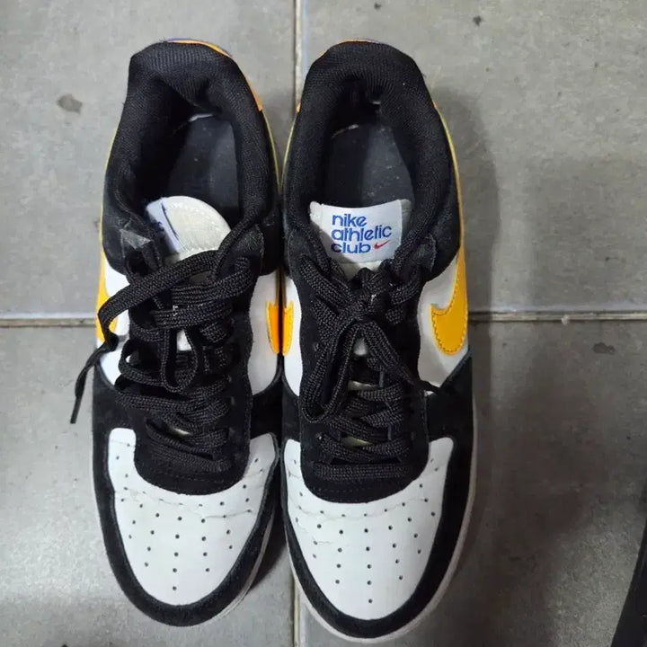[BUNJANG] Nike Athletic Club Sneakers Black/Yellow 245 / 나이키 애슬레틱 클럽 운동화 블랙/옐로우245