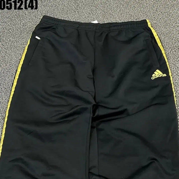 [BUNJANG] Adidas Black Training Pants Gold Stripes L / 아디다스 검정 트레이닝 바지 금색 삼선 L | 0512