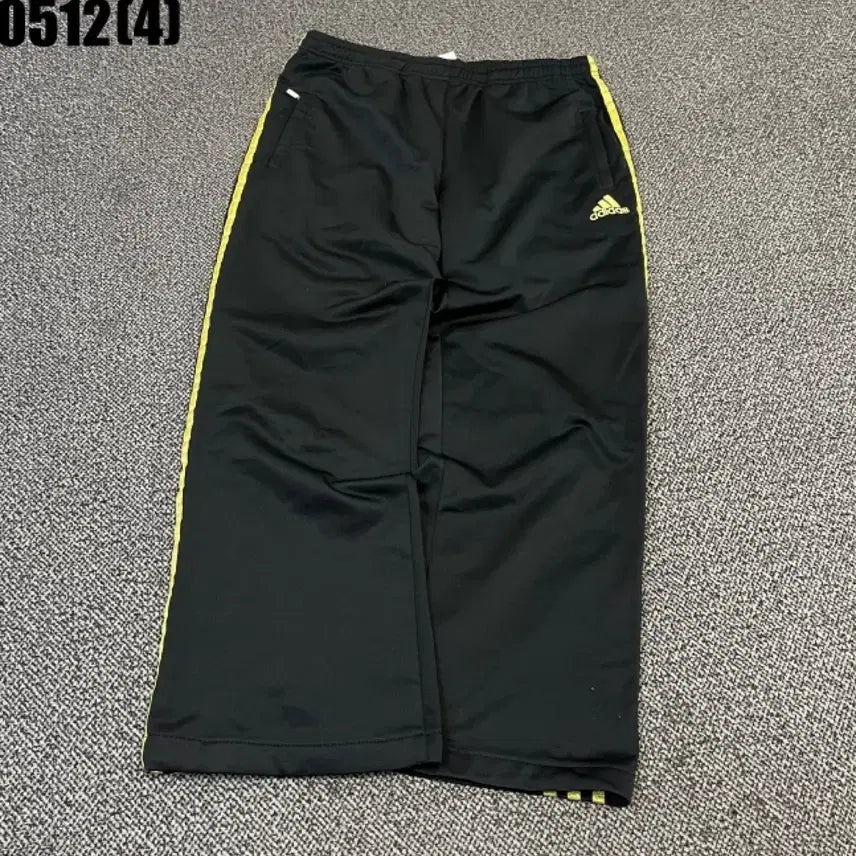 [BUNJANG] Adidas Black Training Pants Gold Stripes L / 아디다스 검정 트레이닝 바지 금색 삼선 L | 0512
