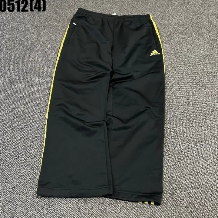 [BUNJANG] Adidas Black Training Pants Gold Stripes L / 아디다스 검정 트레이닝 바지 금색 삼선 L | 0512