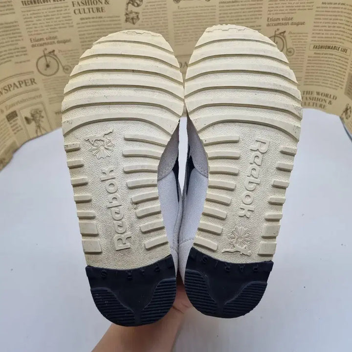 [BUNJANG] Reebok Classic Sneakers 220 / 리복 클래식 운동화 220