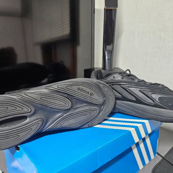 [BUNJANG] Adidas Ozelia Black 280 / 아디다스 오젤리아 280