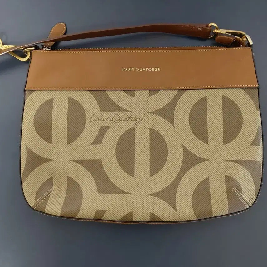 [BUNJANG] Louis Quatorze Signature Monogram Pattern Crossbody &amp; Shoulder Bag / 루이까또즈 시그니처 모노그램 패턴 크로스백 및 숄더백