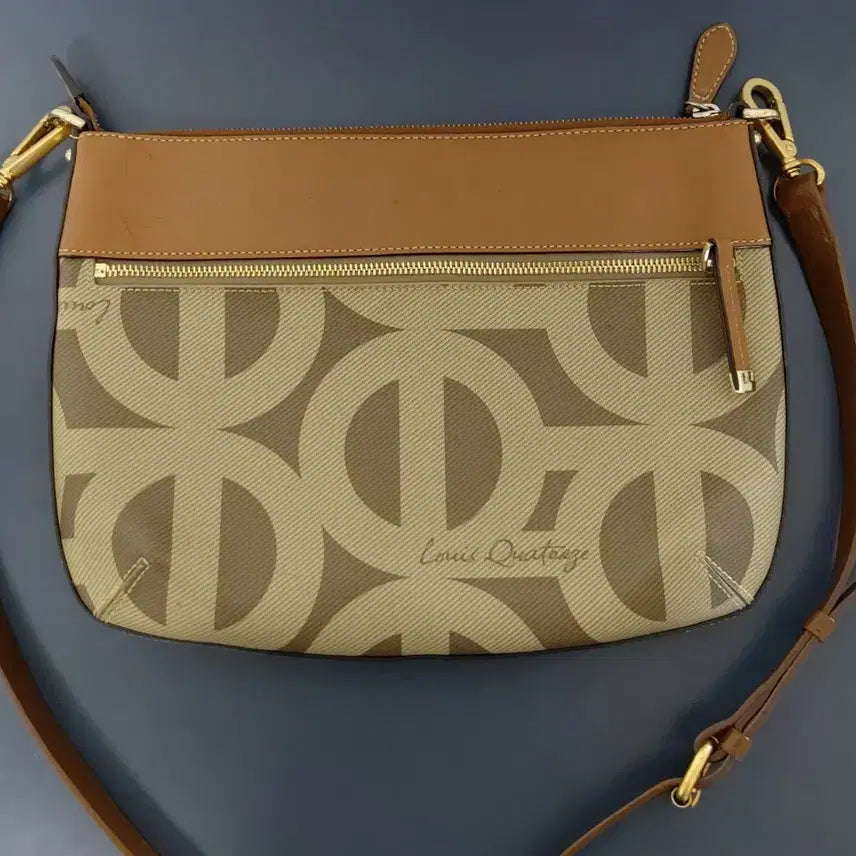 [BUNJANG] Louis Quatorze Signature Monogram Pattern Crossbody &amp; Shoulder Bag / 루이까또즈 시그니처 모노그램 패턴 크로스백 및 숄더백