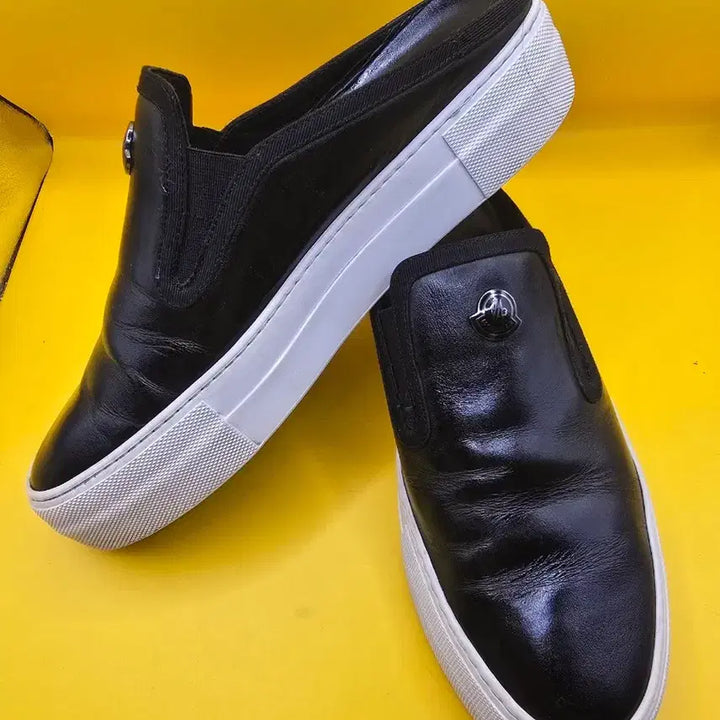 [BUNJANG] Moncler Black Leather Mules Slip-on Shoes - Size 36 (235) / 몽클레어 레더 뮬 슬립온 블랙36(235)