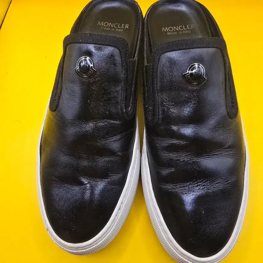 [BUNJANG] Moncler Black Leather Mules Slip-on Shoes - Size 36 (235) / 몽클레어 레더 뮬 슬립온 블랙36(235)