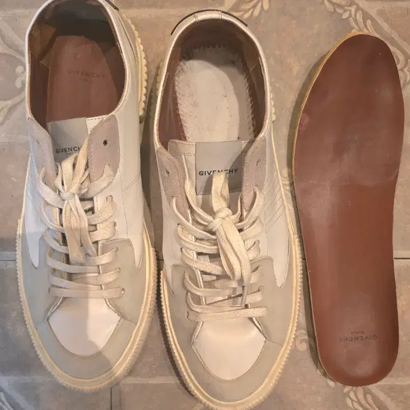 [BUNJANG] Givenchy White Leather Sneakers / 지방시 화이트 레더 스니커즈 280