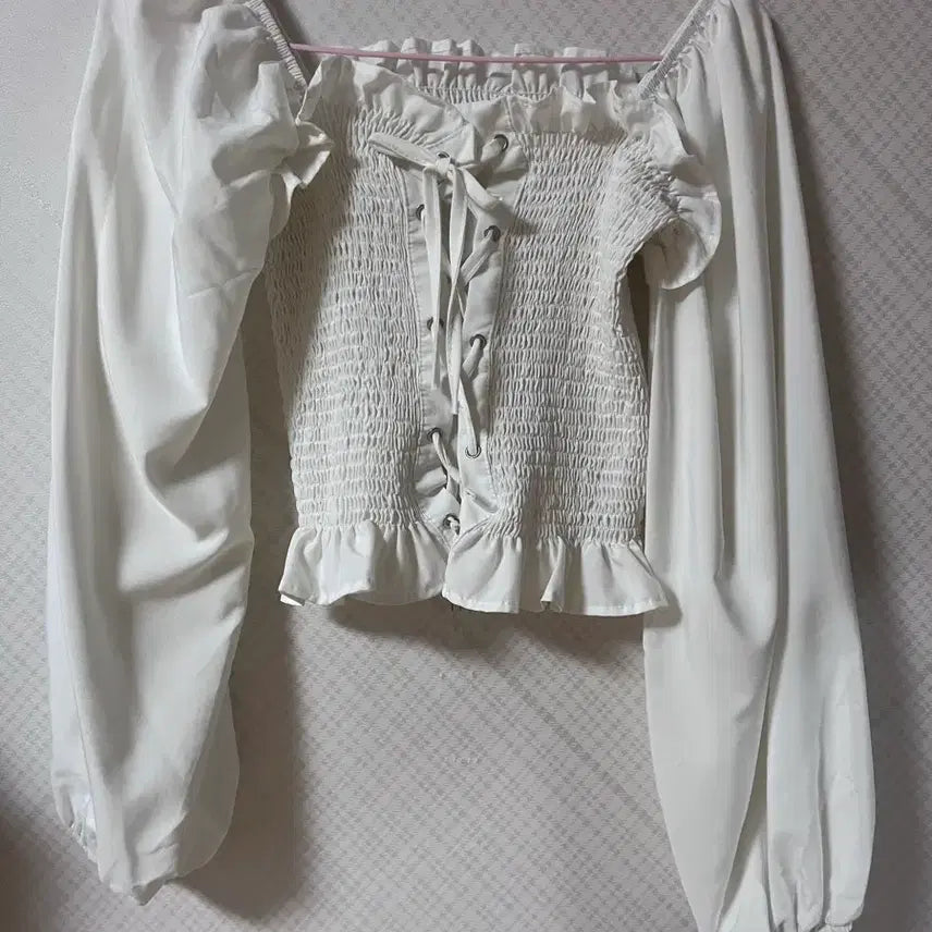 [BUNJANG] White Shirring Lace-Up Blouse / 화이트 셔링 레이스업 블라우스