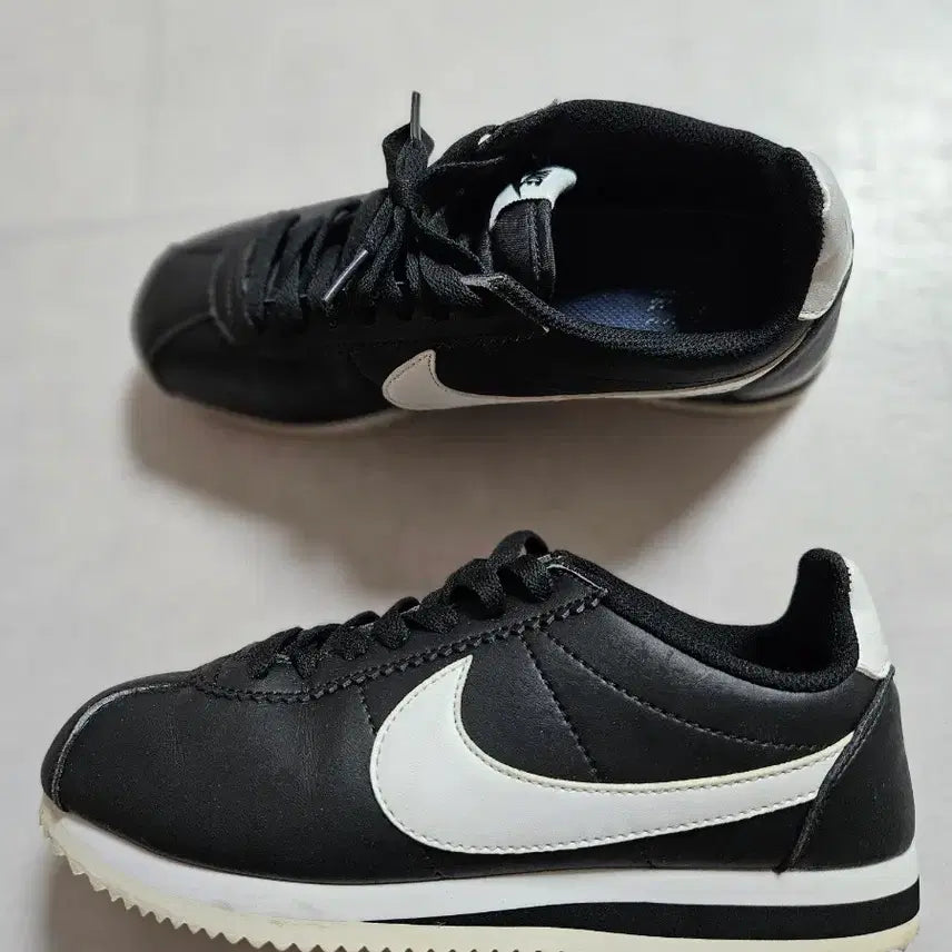 [BUNJANG] Nike Cortez Black Sneakers Size 245 / 나이키 코르테즈 블랙 운동화  245