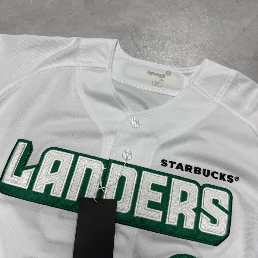 [BUNJANG] SSG Landers x Starbucks 25th Anniversary Collaboration Uniform (Unused) / 95 SSG 랜더스 X 스타벅스 콜라보레이션 유니폼 22주년 미사용