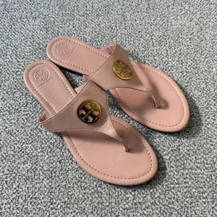 [BUNJANG] Tory Burch Flat Shoes Pink Gold Logo Size 260 / 토리버치 플랫슈즈 9.5 260