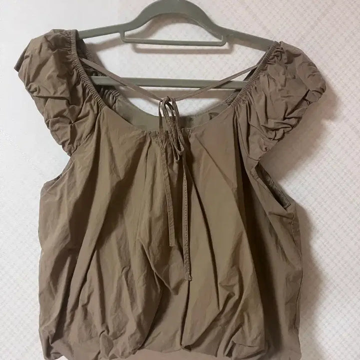 [BUNJANG] Leshop Khaki String Tank Top Blouse / 르샵 카키색 끈 나시 블라우스