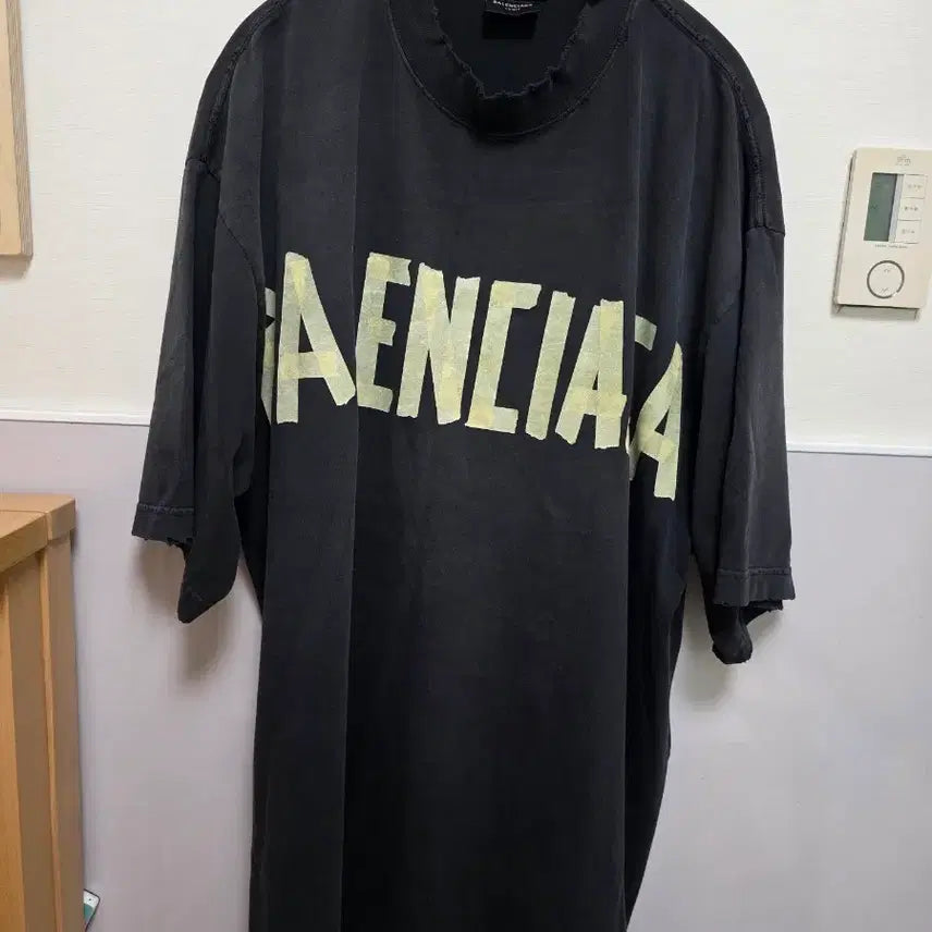 [BUNJANG] Balenciaga Tape Type T-Shirt XL / 발렌시아가 테이프타입 반팔 xl