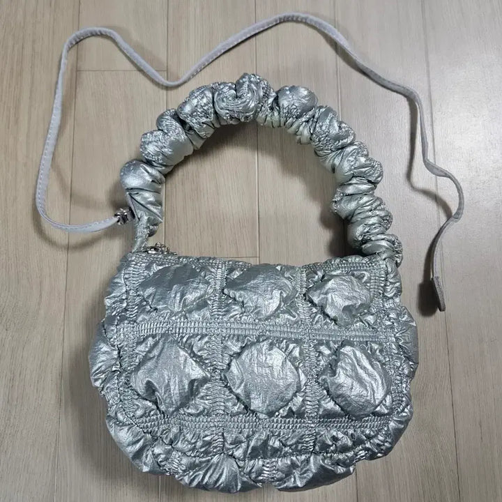 [BUNJANG] Carlyn Poing Bag Silver Mini / 칼린 포잉백 실버 미니