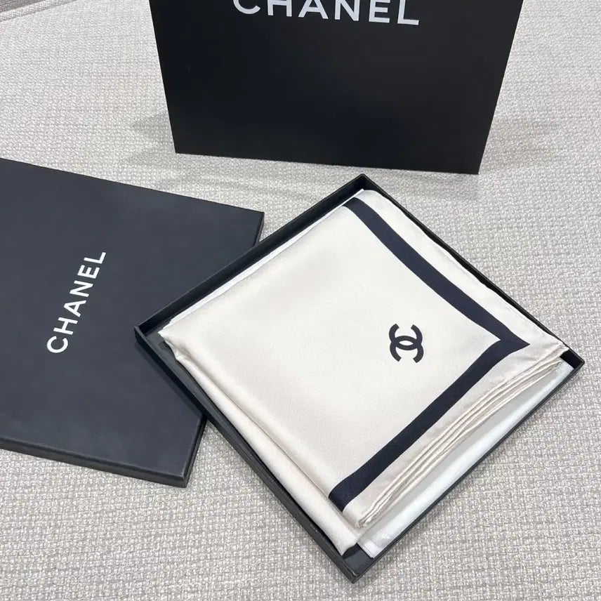 [BUNJANG] Chanel White Twill Silk Scarf / 샤넬 순백색 단면 스카프 트윌 실크