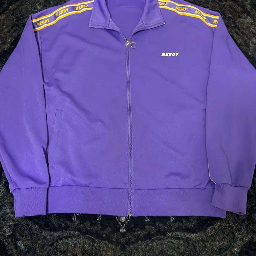 [BUNJANG] NERDY Small Logo Track Top Jersey / 널디 스몰로고 트랙탑 져지