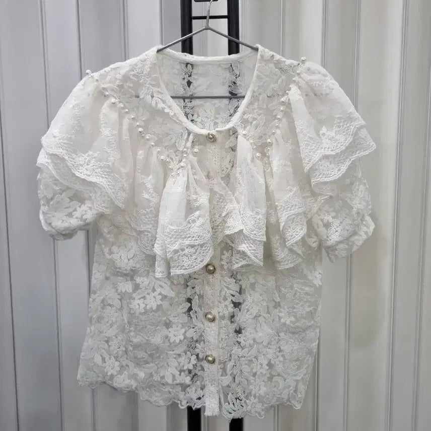 [BUNJANG] White Lace Blouse with Pearl Embellishments / 화이트 레이스 블라우스 진주 장식