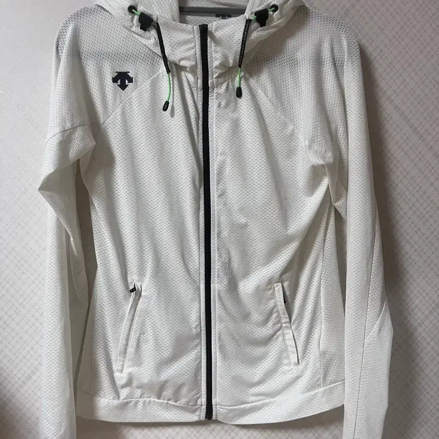 [BUNJANG] Descente White Mesh Hooded Windbreaker Jacket / 데상트 화이트 메쉬 후드 바람막이 여름