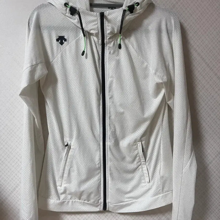[BUNJANG] Descente White Mesh Hooded Windbreaker Jacket / 데상트 화이트 메쉬 후드 바람막이 여름