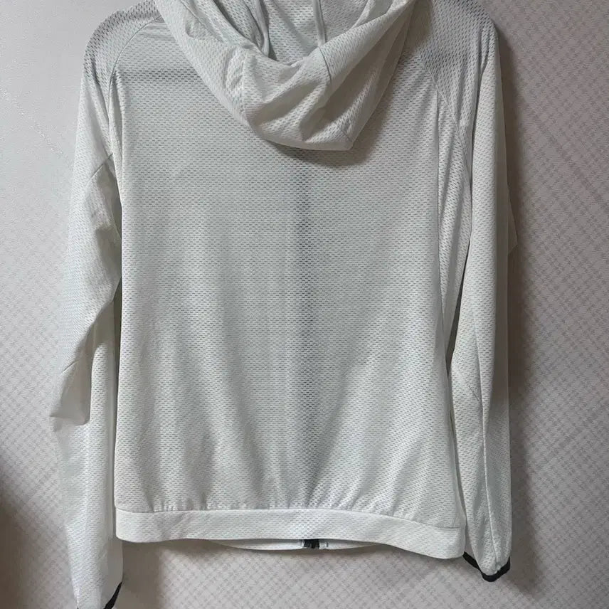 [BUNJANG] Descente White Mesh Hooded Windbreaker Jacket / 데상트 화이트 메쉬 후드 바람막이 여름