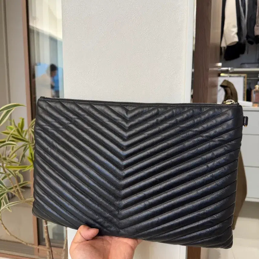 [BUNJANG] Saint Laurent Black Leather Quilted Clutch Bag / 생로랑 블랙 레더 클러치 백