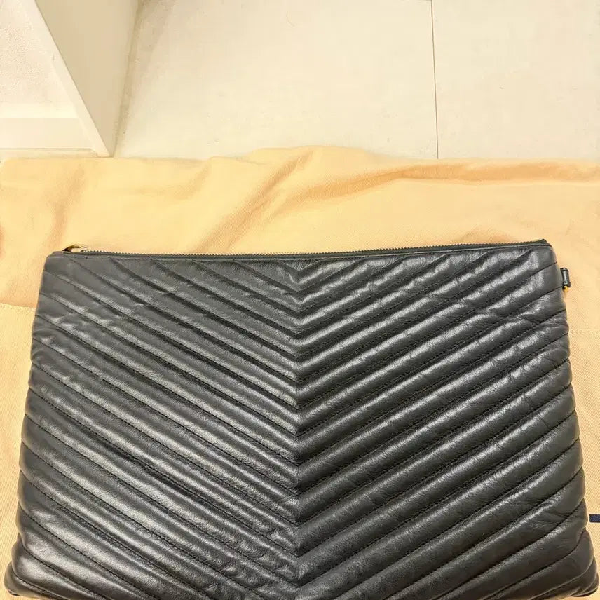 [BUNJANG] Saint Laurent Black Leather Quilted Clutch Bag / 생로랑 블랙 레더 클러치 백