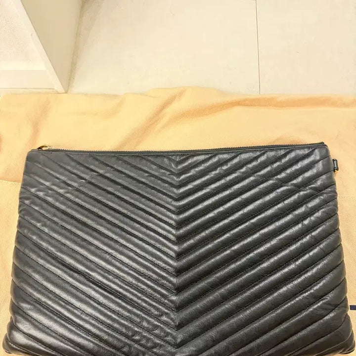 [BUNJANG] Saint Laurent Black Leather Quilted Clutch Bag / 생로랑 블랙 레더 클러치 백
