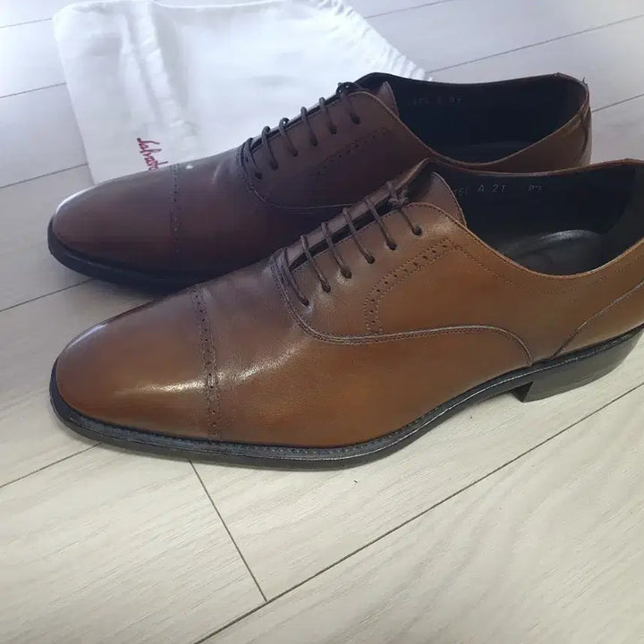 [BUNJANG] Salvatore Ferragamo Lace-Up Leather Shoes / 남265페레가모 레이스업구두