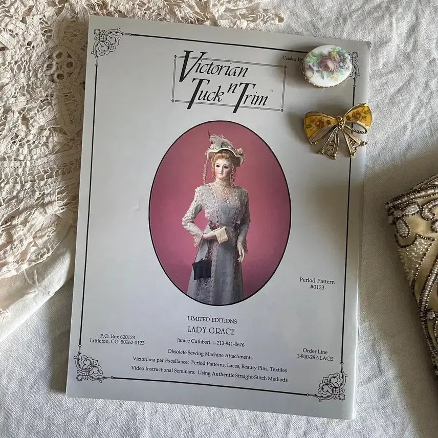 [BUNJANG] 1990s Vintage Fashion Magazine: Victorian &amp; Deco (Rare) / 1990s/빈티지 패션 매거진 빅토리안 그리고 데코(rare)
