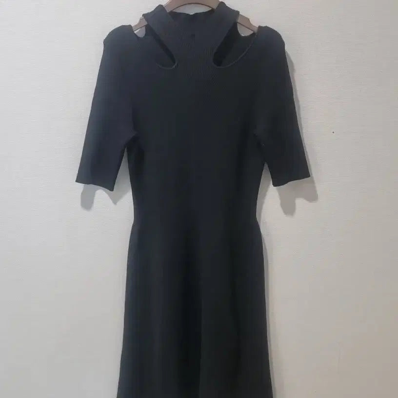 [BUNJANG] Maje Black Cut-Out Knit Dress / 마쥬 블랙 컷아웃 니트 원피스 새상품