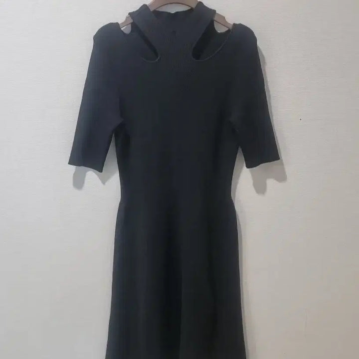 [BUNJANG] Maje Black Cut-Out Knit Dress / 마쥬 블랙 컷아웃 니트 원피스 새상품