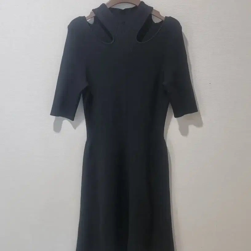 [BUNJANG] Maje Black Cut-Out Knit Dress / 마쥬 블랙 컷아웃 니트 원피스 새상품
