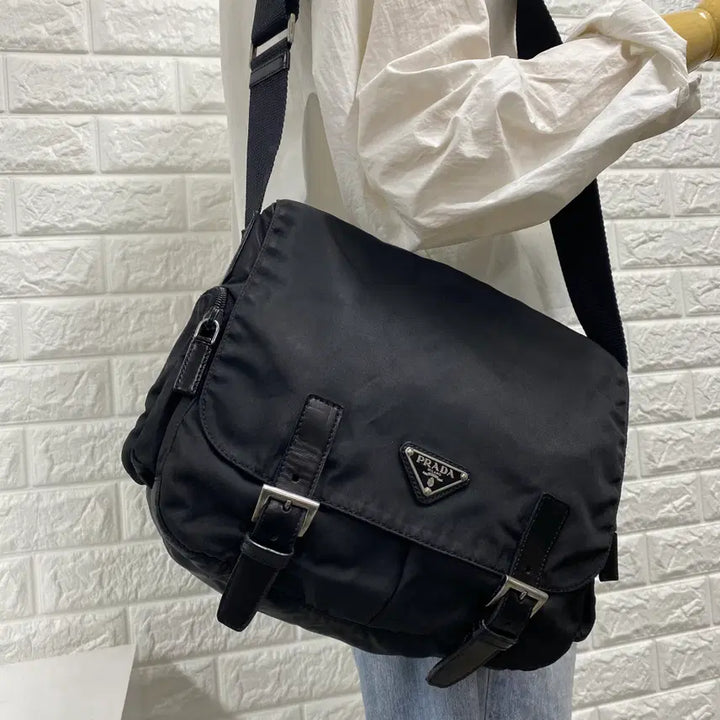 [BUNJANG] PRADA Vintage Pocono Nylon Two-Buckle Shoulder Bag / PRADA / 빈티지 프라다 삼각로고 블랙 포코노 나일론 투버클 숄더백