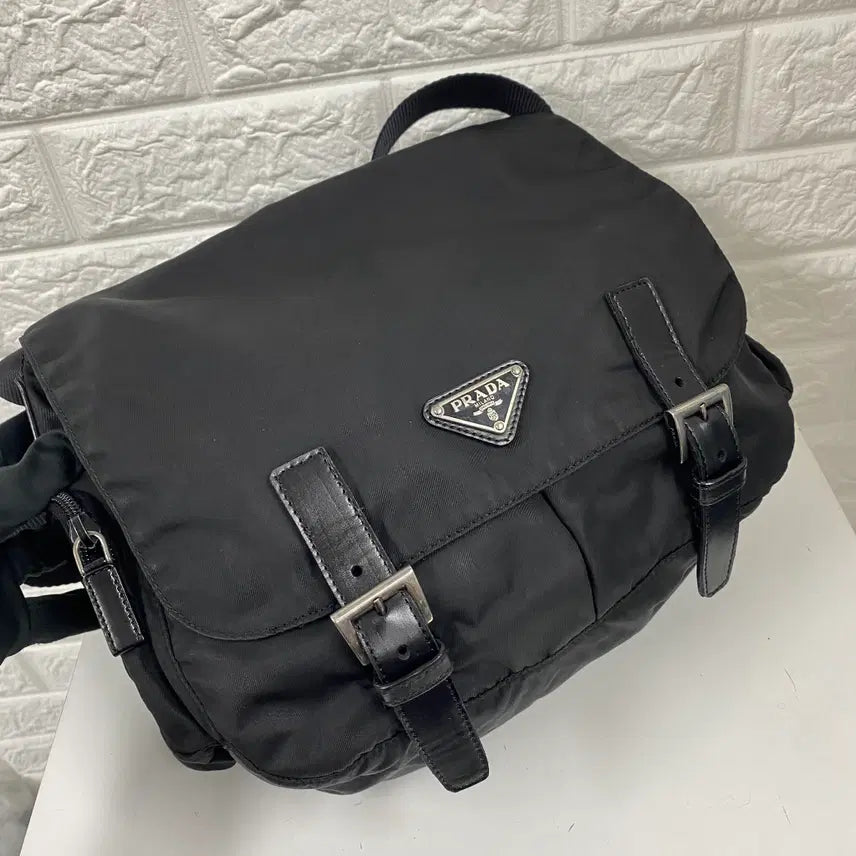 [BUNJANG] PRADA Vintage Pocono Nylon Two-Buckle Shoulder Bag / PRADA / 빈티지 프라다 삼각로고 블랙 포코노 나일론 투버클 숄더백