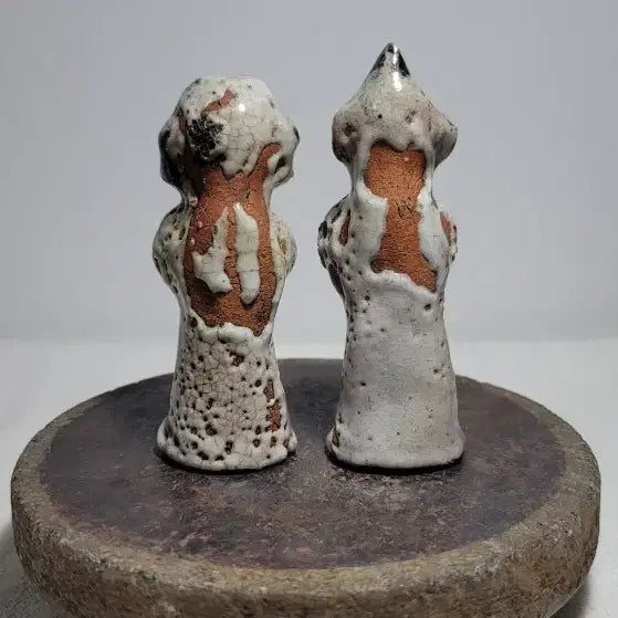 [BUNJANG] Joseon Dynasty Celadon Ceramic Figure Burial Goods (Pair) / 백자철화인물형명기(한쌍2점)